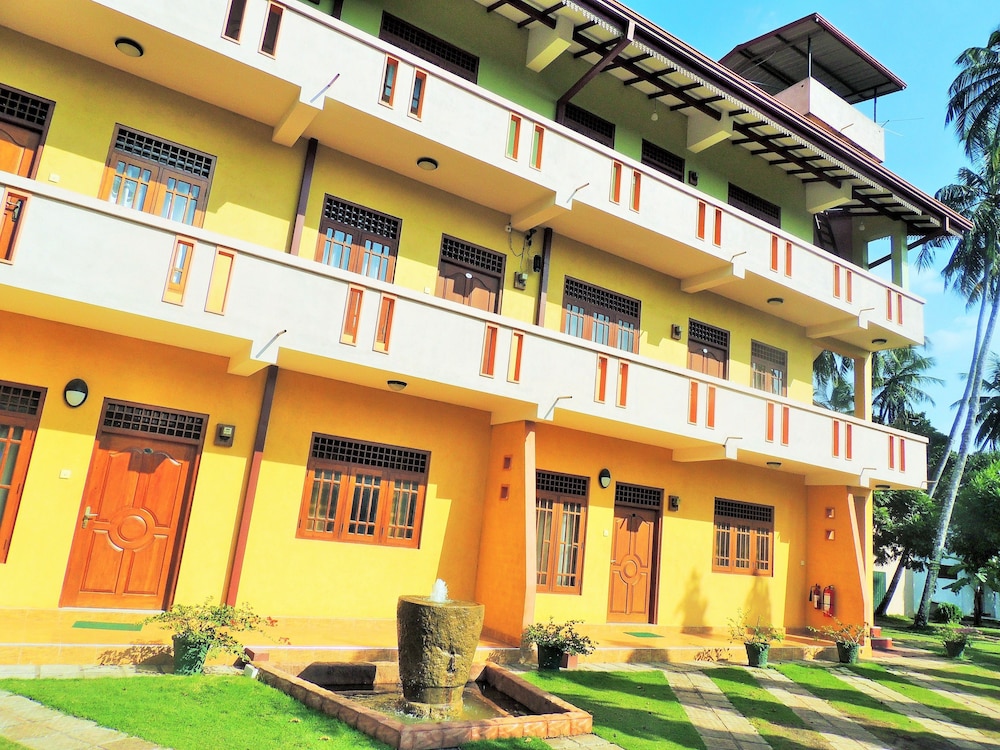 Green View Hotel 2/72
