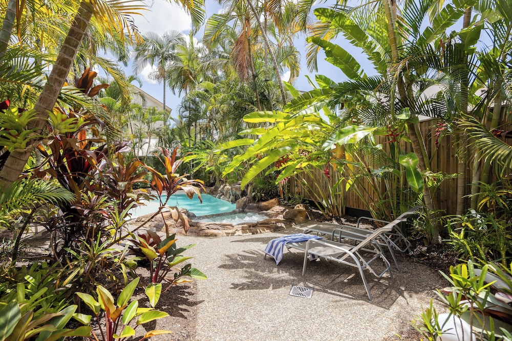 NOOSA OUTRIGGER BEACH RESORT 69/73