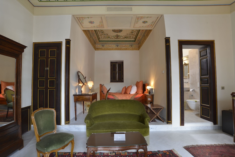 TRADITIONAL, SINGLE, KING BED