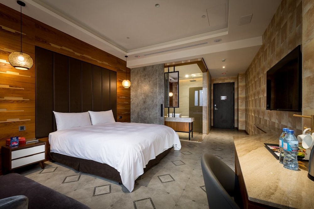 Business, Suite, Queen Bed
