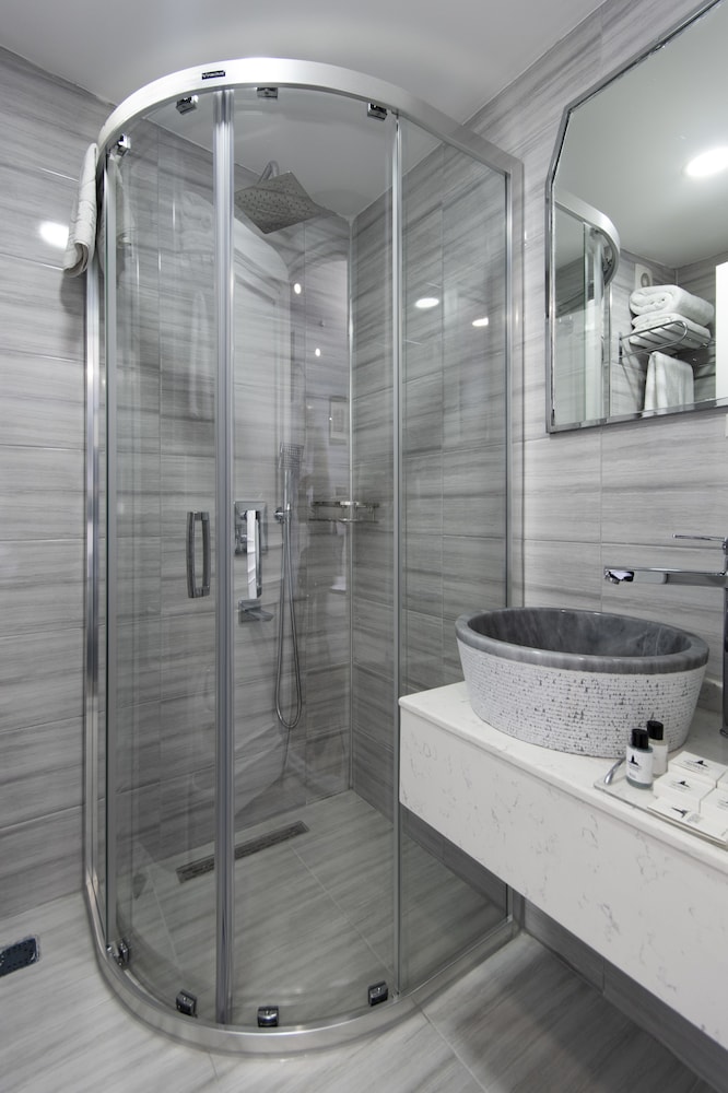 Primero Hotel 63/65
