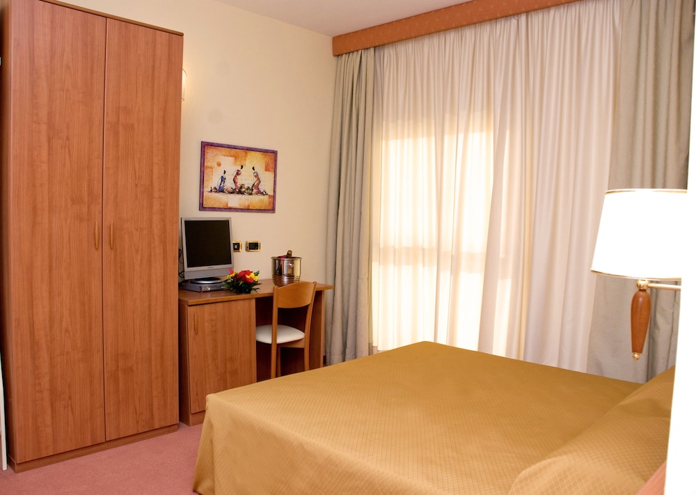La Isla Resort 10/28