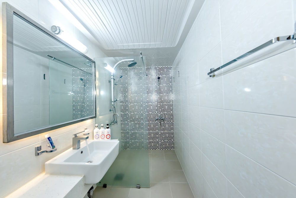 Hs Tourist Hotel 12/56