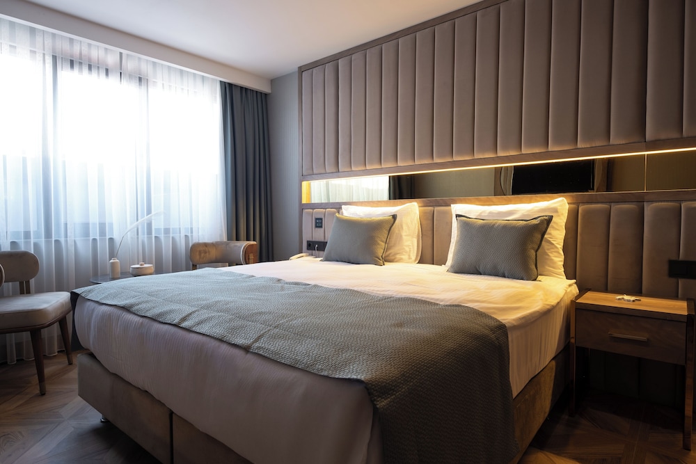 DELUXE, DOUBLE BED