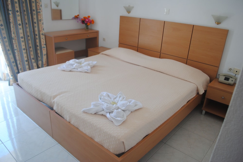 DOUBLE ROOM