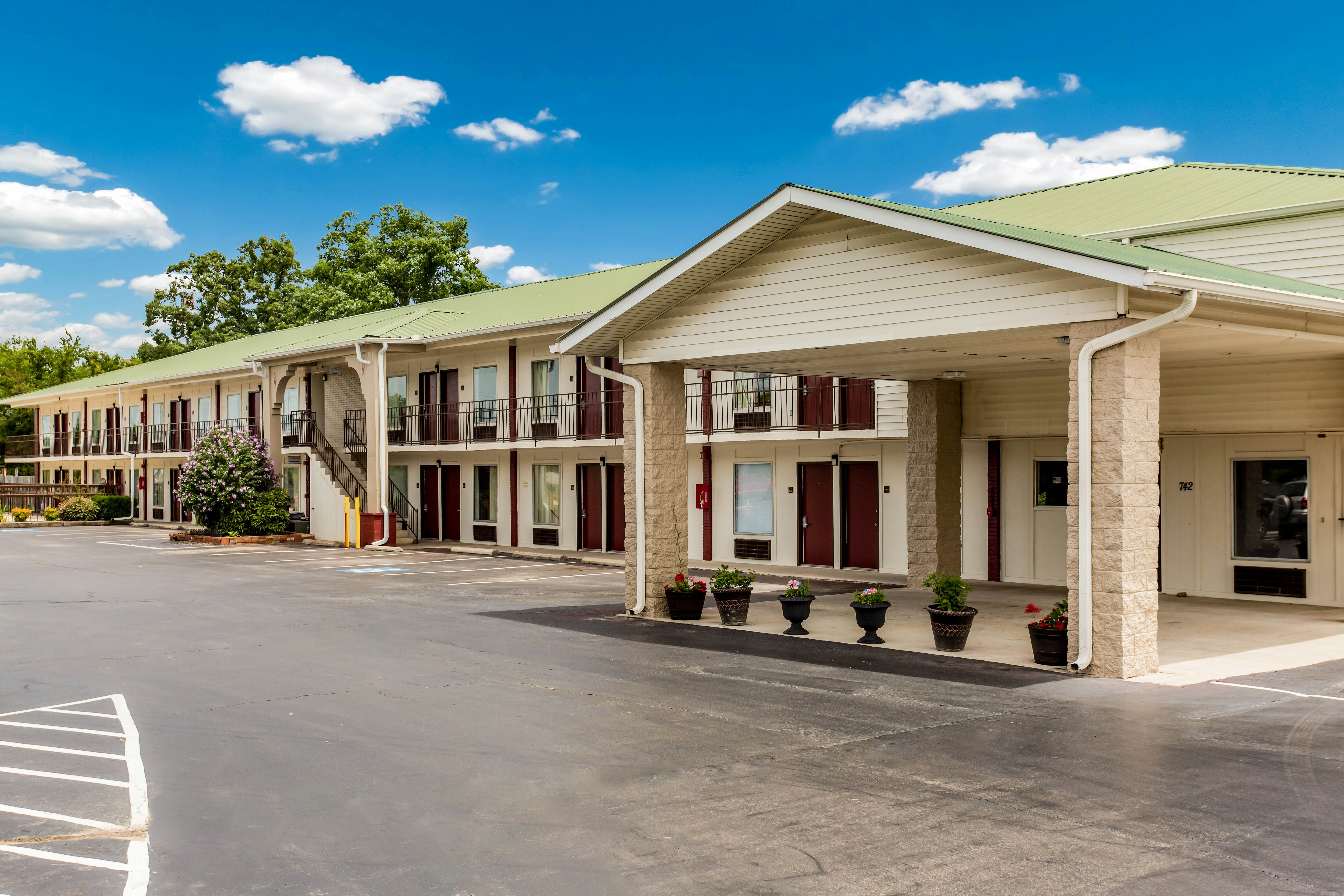 Red Roof Inn Monteagle – I-24 (ex Motel 6 Monteagle TN) 27/28