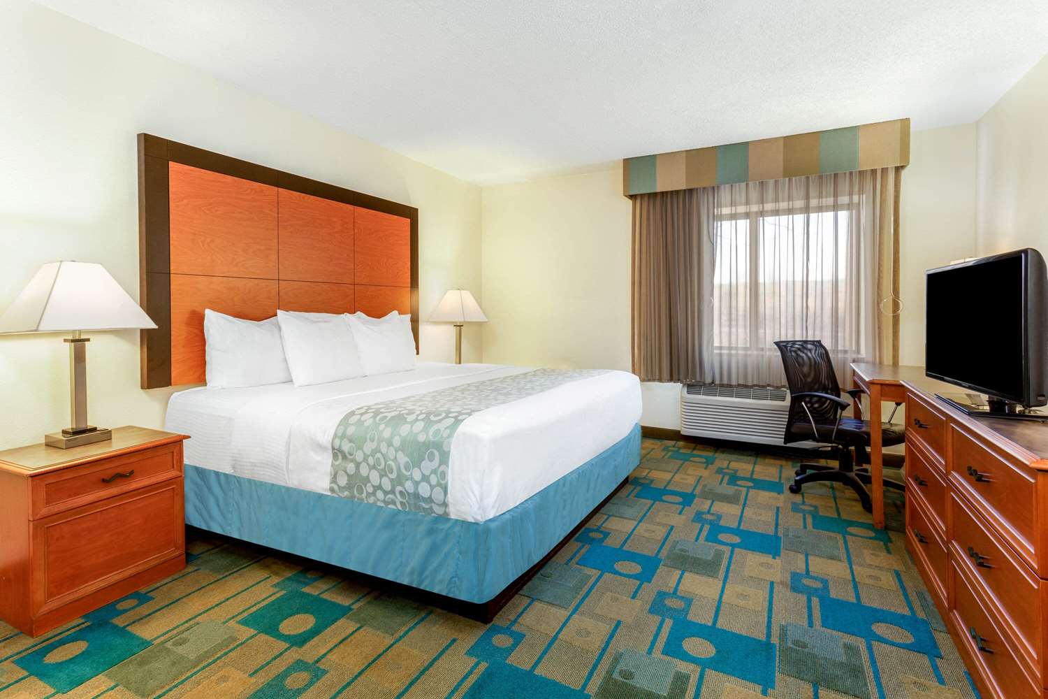 La Quinta Inn Chicago Willowbrook 6/24