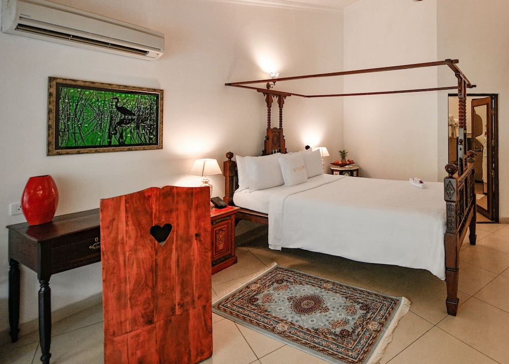 SUPERIOR, KING BED, BALCONY