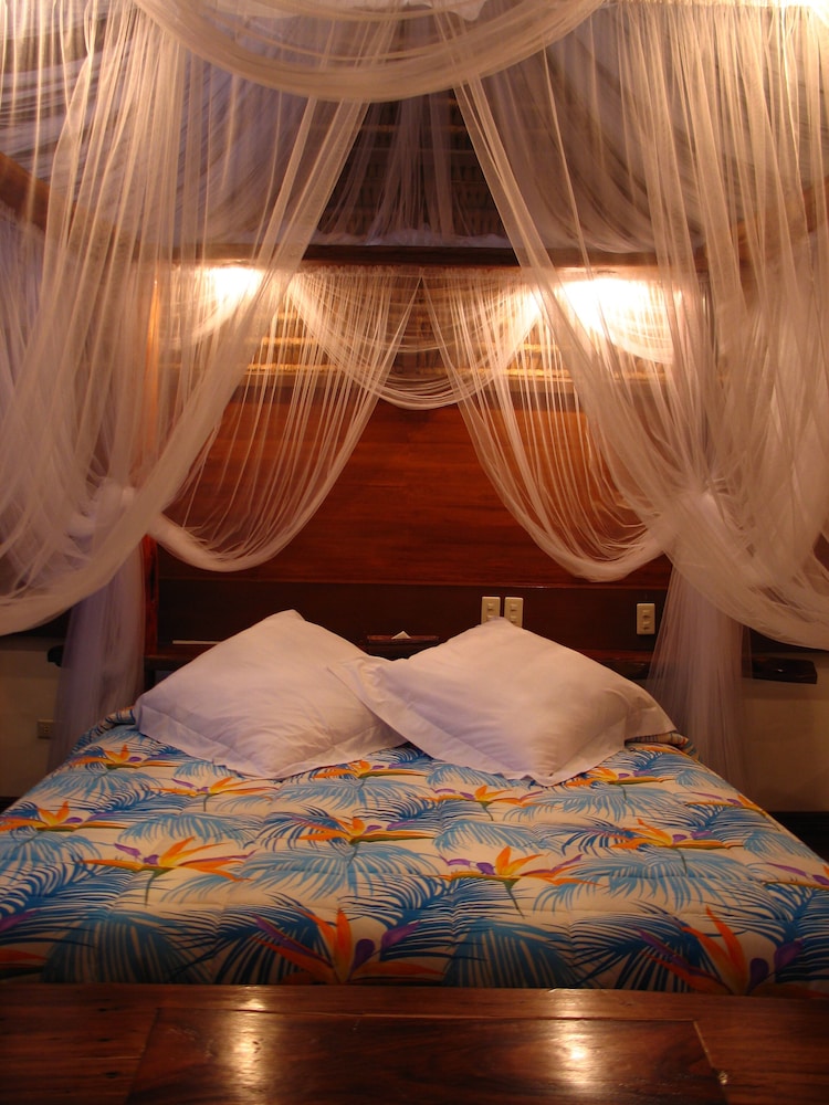 THE SITIO VILLAS AND SUITES 22/34