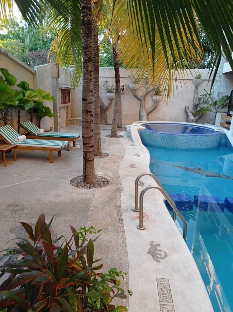 Hotel Casa del Lirio 38/46