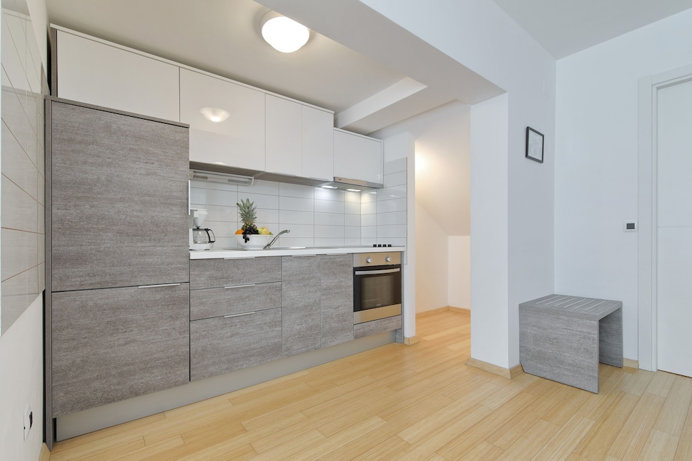 Sunnyside Apartments Petrcane 2/50