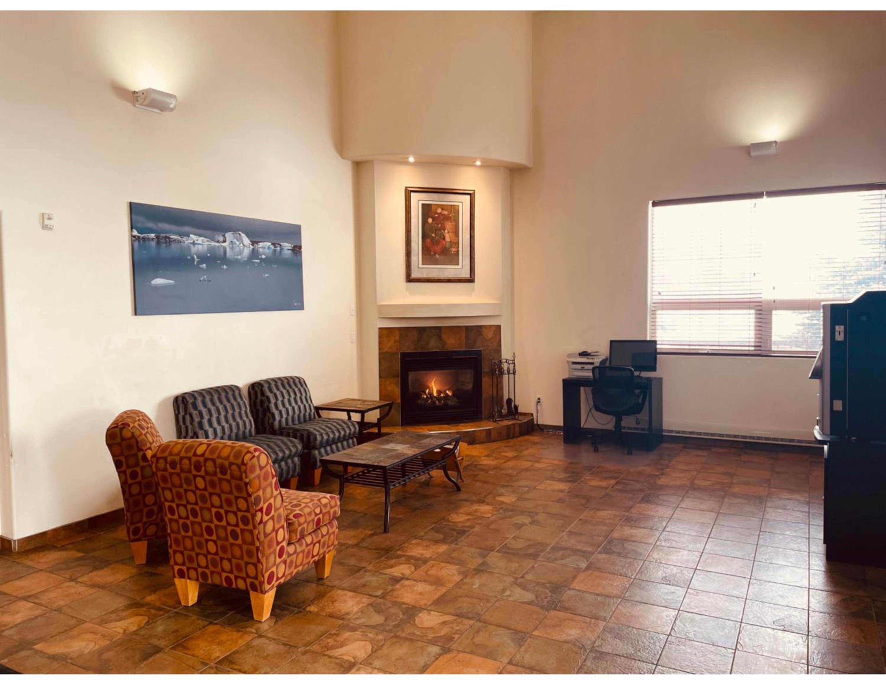 Aurora Park Inn & Suites 13/19