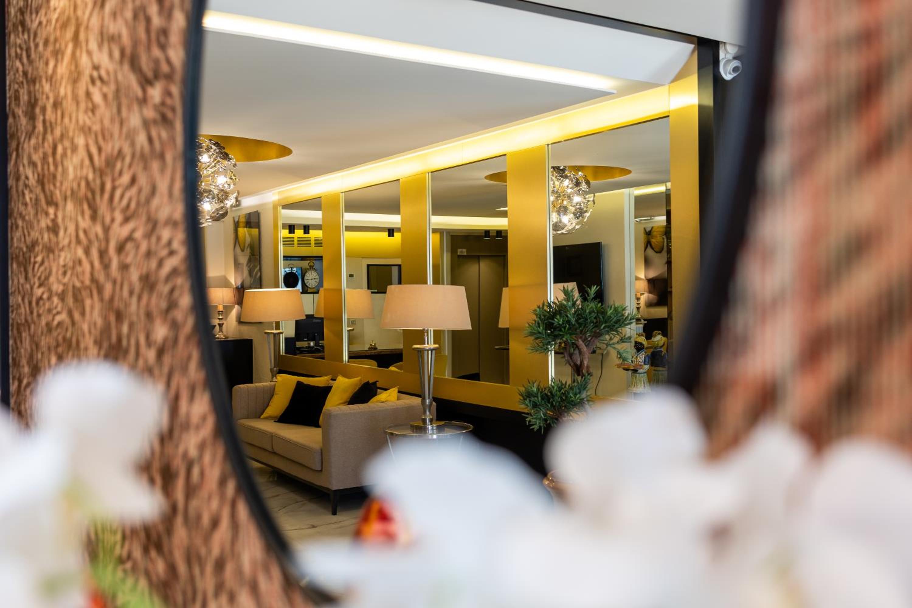 Hotel le Fouquet s 2/50