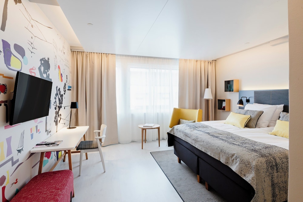 Standard, King Bed