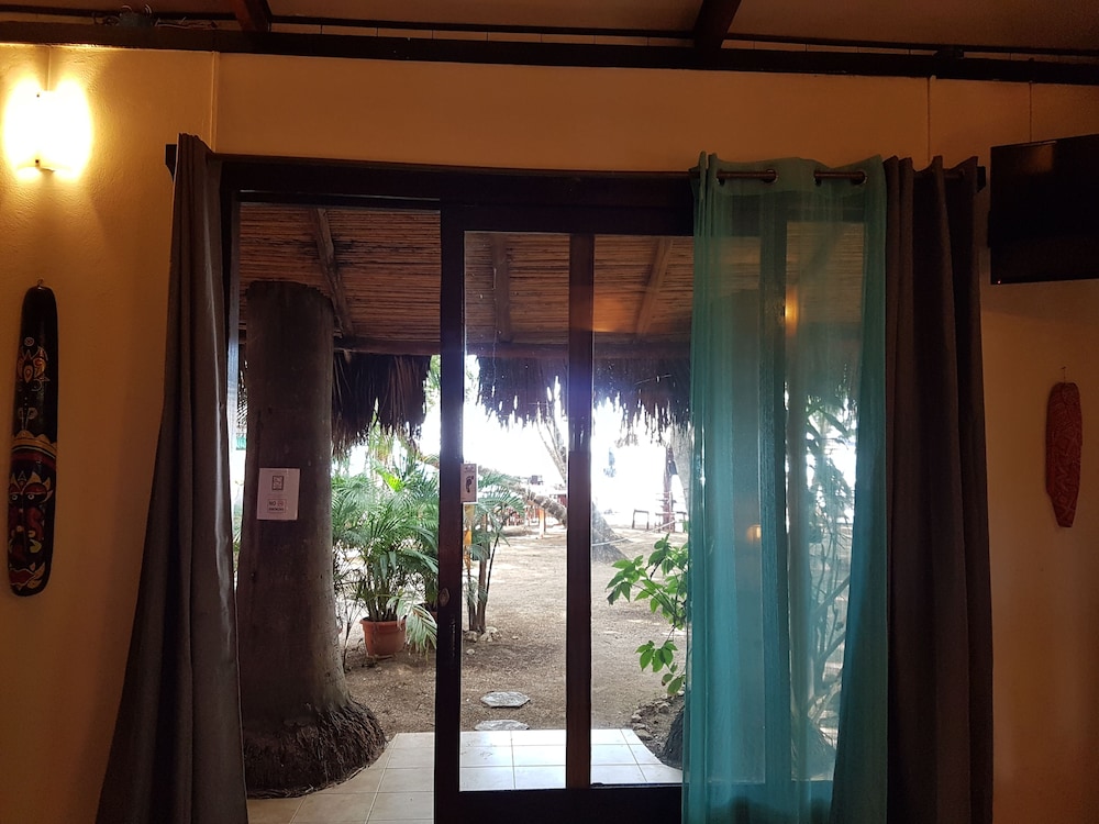 Hotel La Palapa 39/76