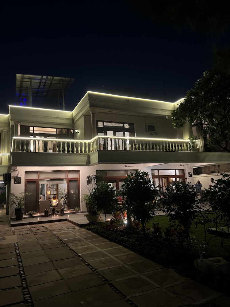The Stay Inn 4/50