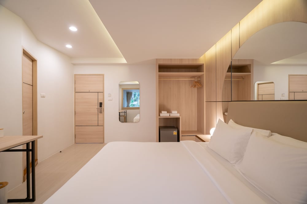 Bedline Hotel - SHA Certified 13/36