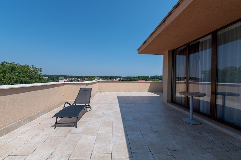Oxford Inns Suites 33/45