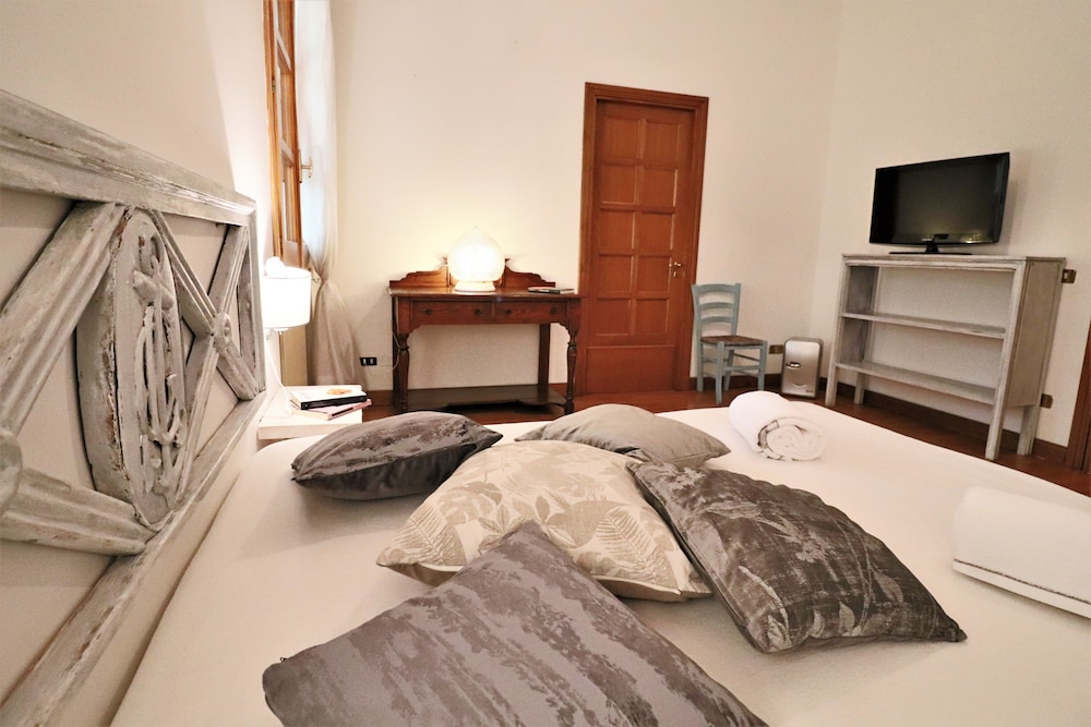 Relais Delle Rose Bed And Breakfast 48/84