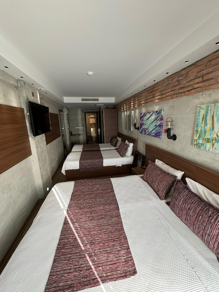 Elibol Hotel 43/52