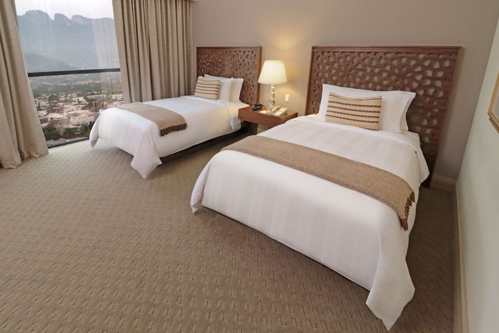 MS Milenium Monterrey Curio Collection by Hilton 22/77