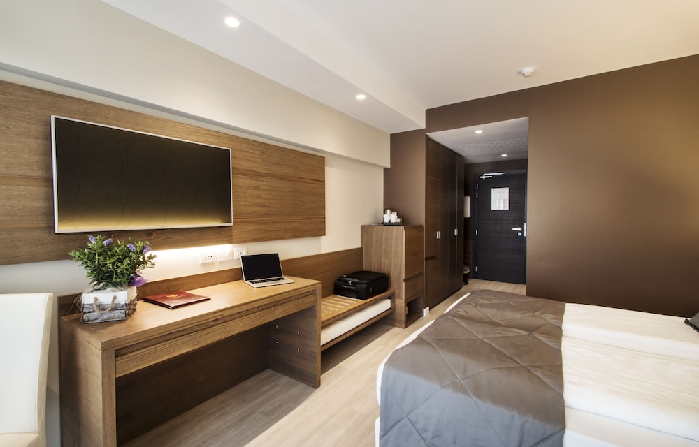Hotel Bisesti 30/50