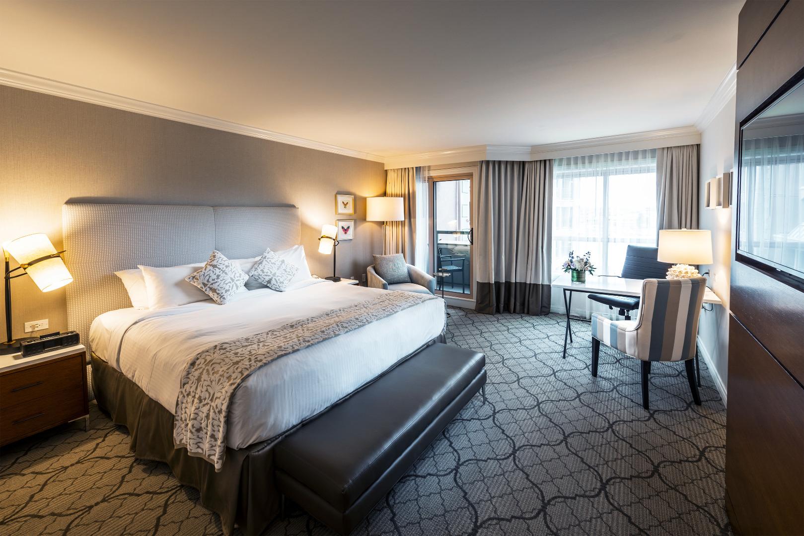 Victoria, Signature, King Bed