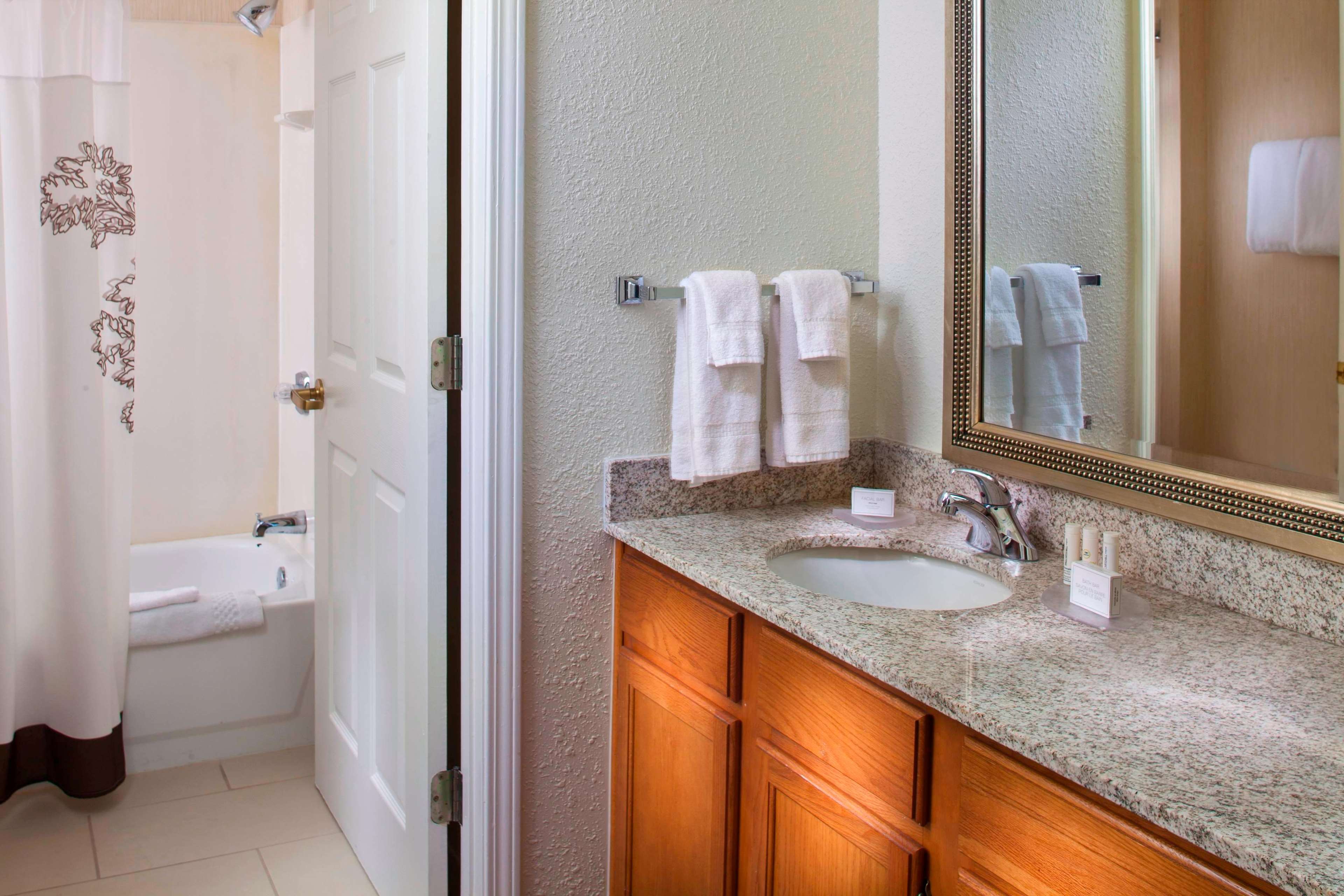 STUDIO, SUITE, QUEEN BED, ACCESSIBLE