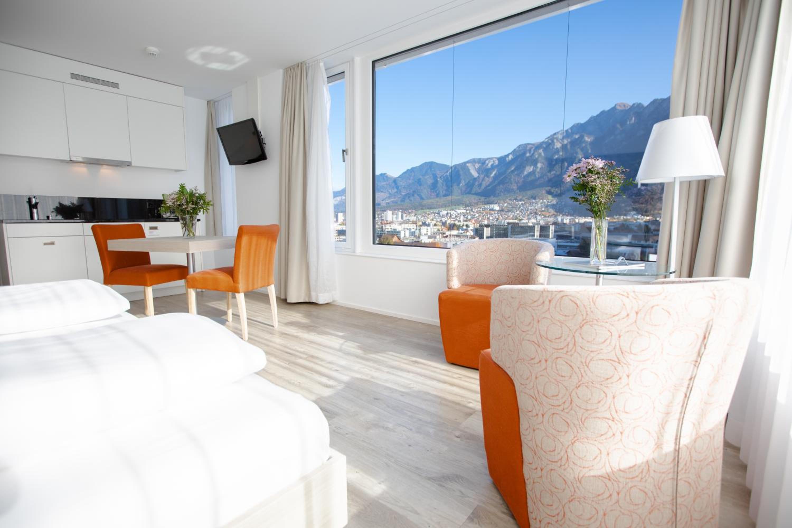 Deluxe, Convertible Double Bed, Mountain View