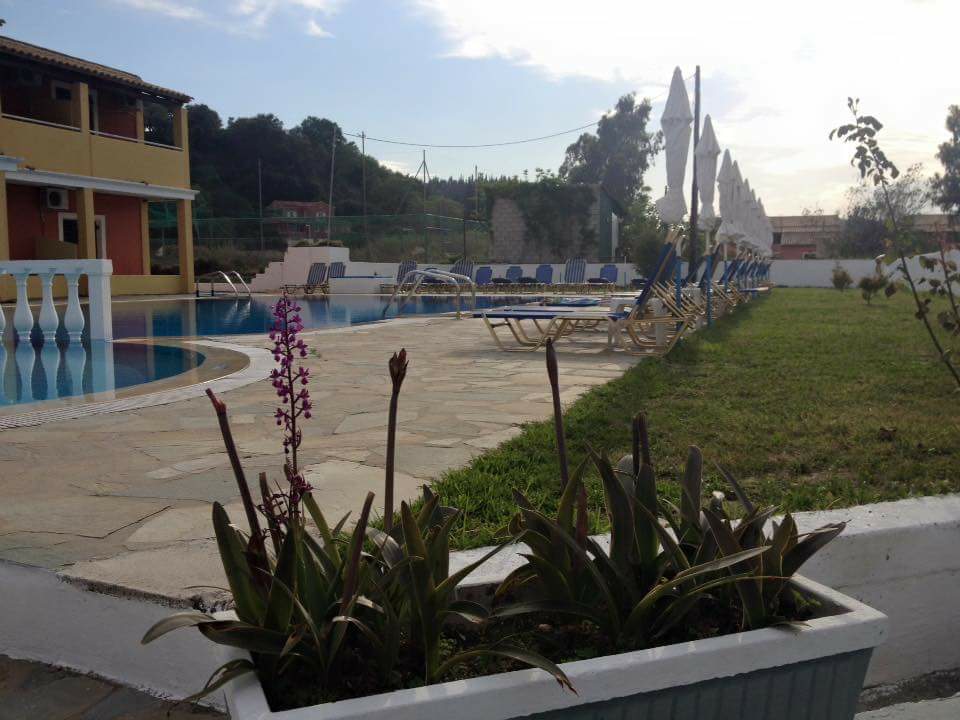 ALEXIS POOL APARTMENTS 18/25