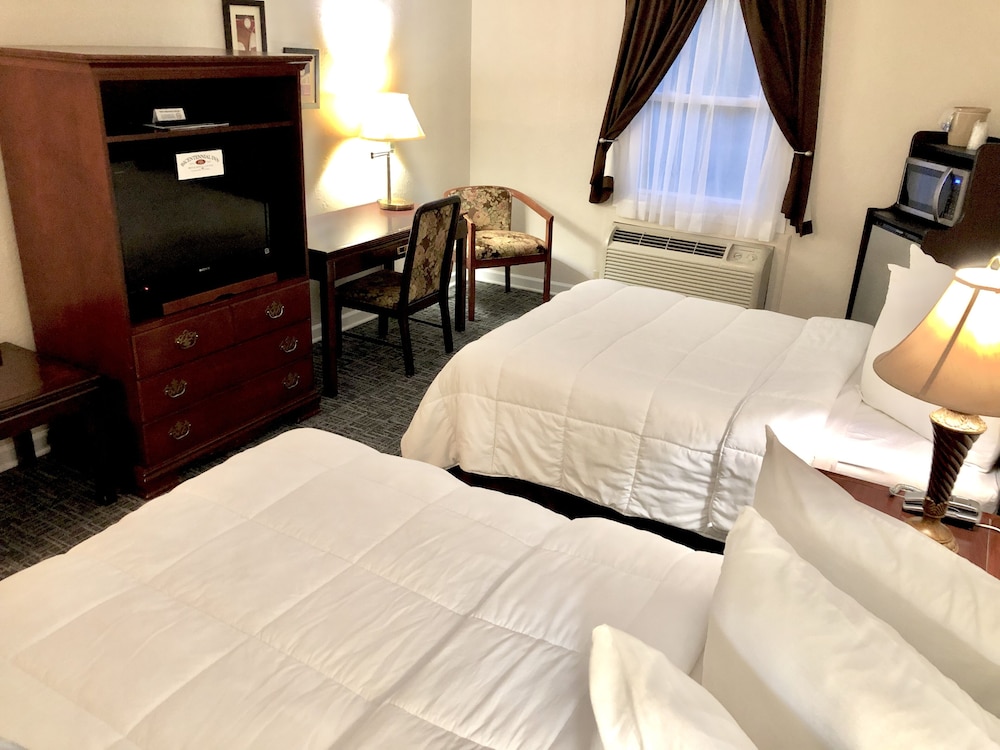 The Bicentennial Inn 16/60