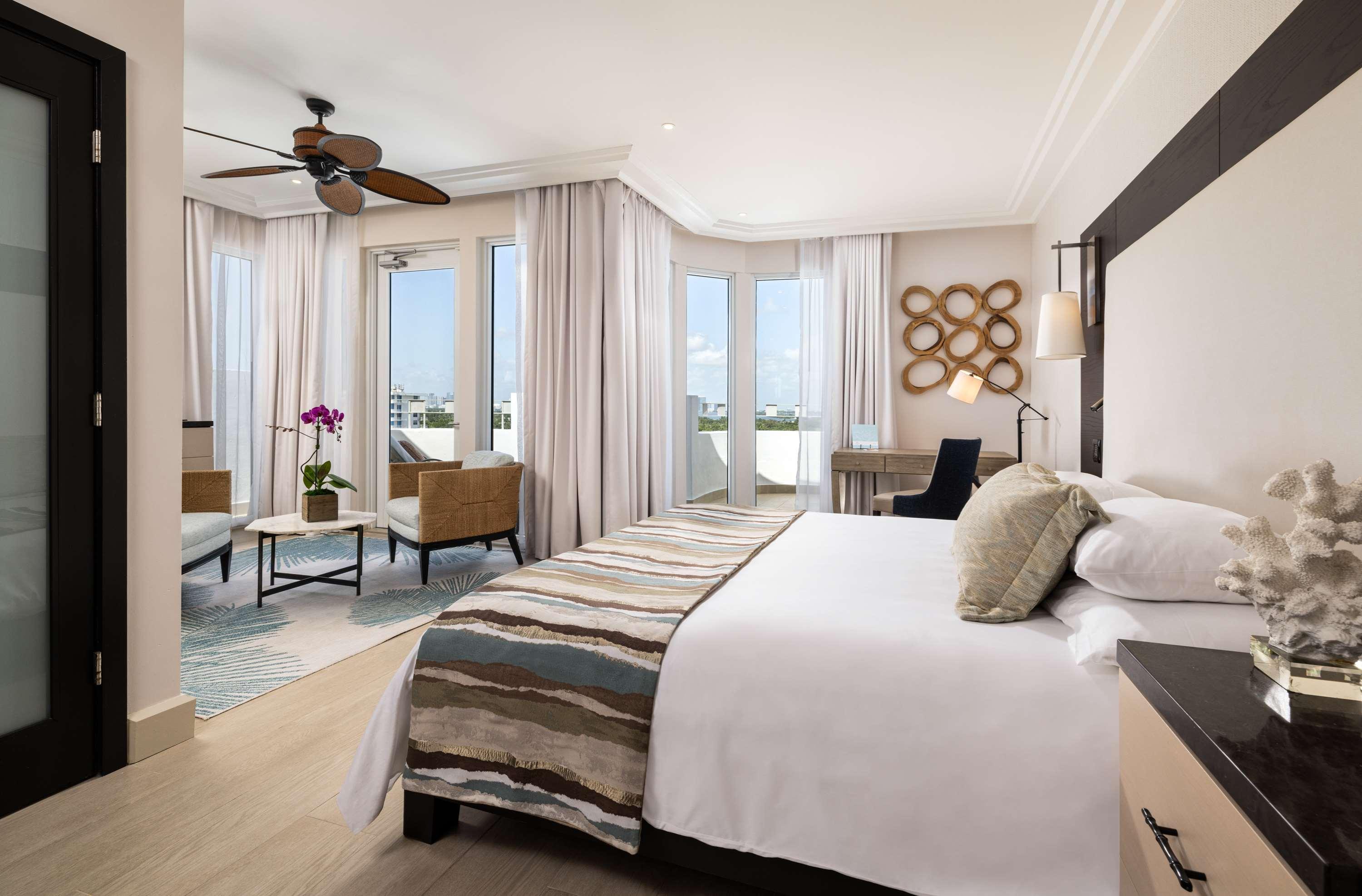 City, Junior Suite, King Bed, Accessible