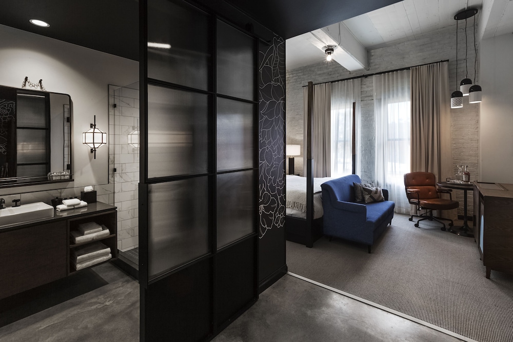 Crossroads Hotel 25/53