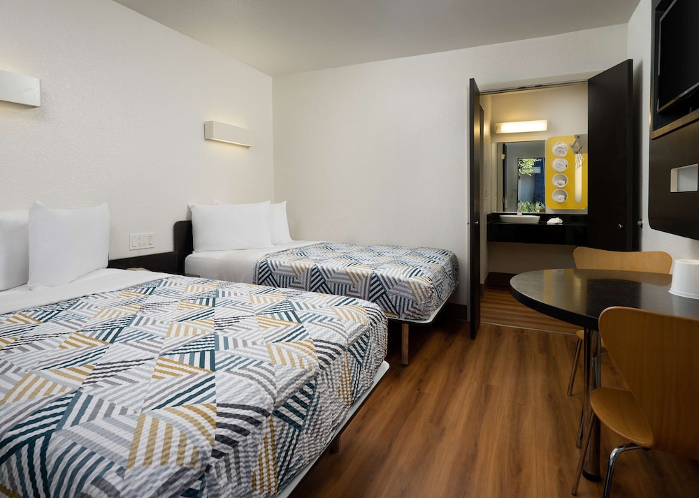 Motel6 Goleta, CA - Santa Barbara 34/57