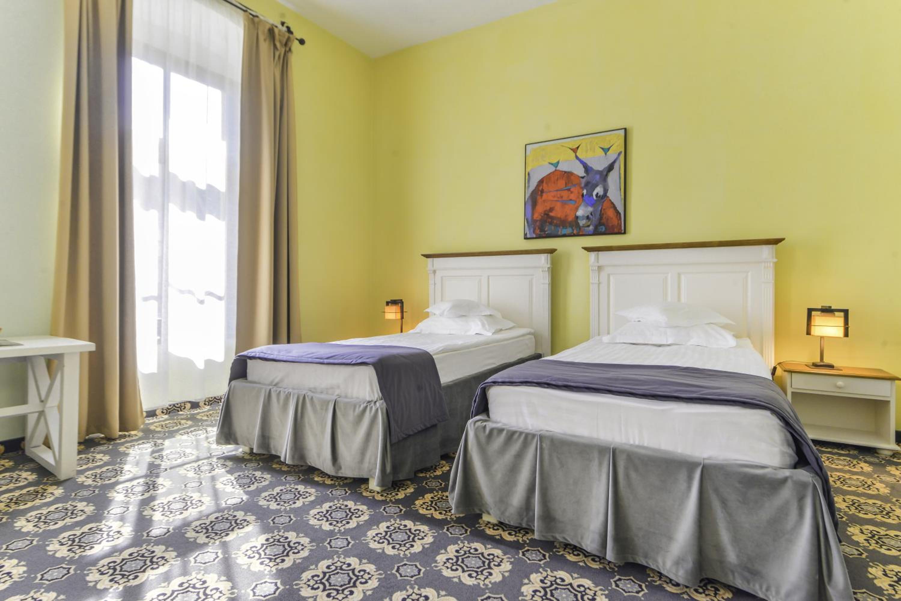Deluxe, Double or Twin Bed