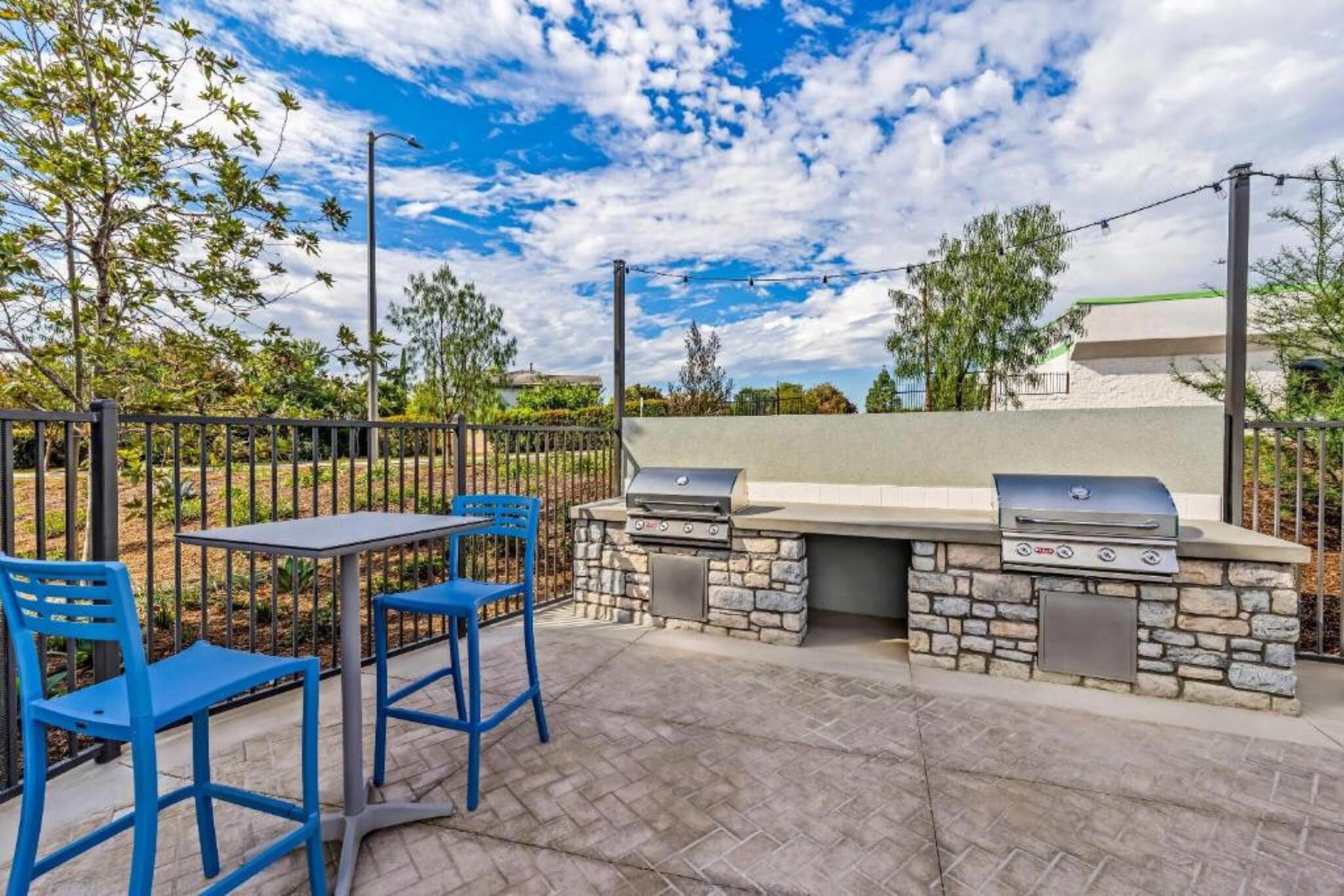 Everhome Suites Ontario Airport 28/39