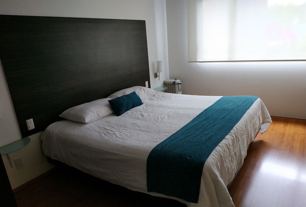 2 BEDROOMS, BUSINESS, SUITE