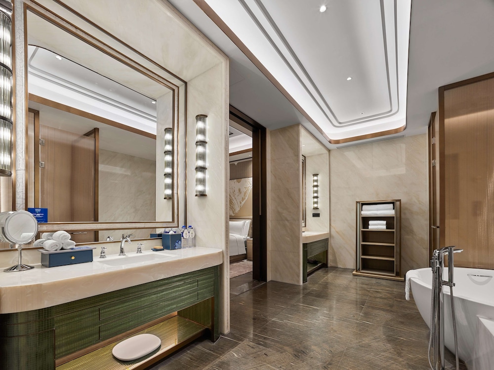 DoubleTree by Hilton Qidong 3/61