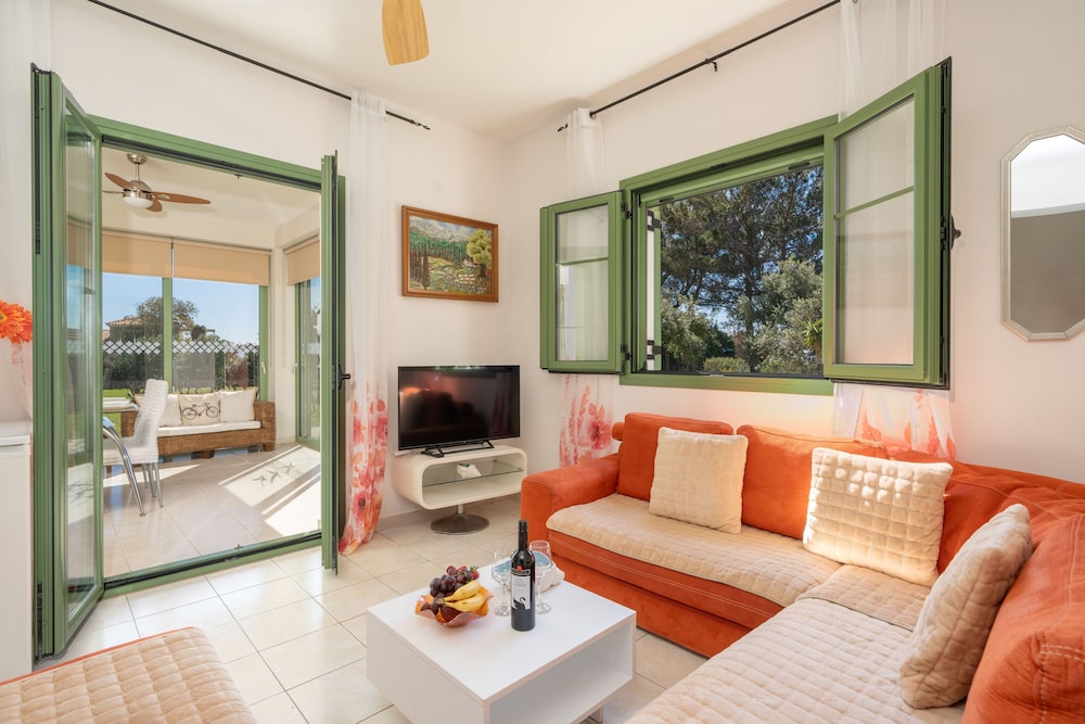Monambeles Villas 34/76