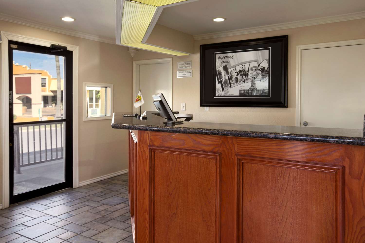 Super 8 by Wyndham McAllen/Downtown/La Plaza Mall 2/6