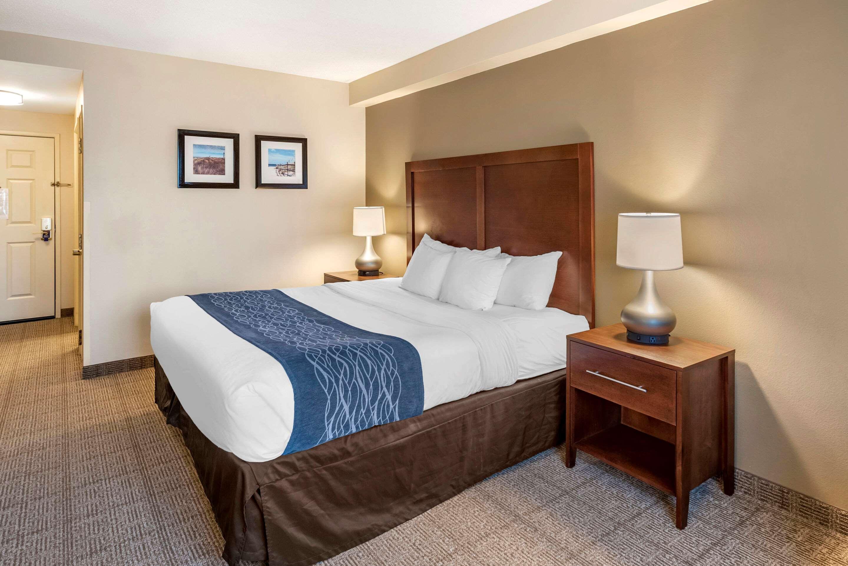 ROOM, KING BED