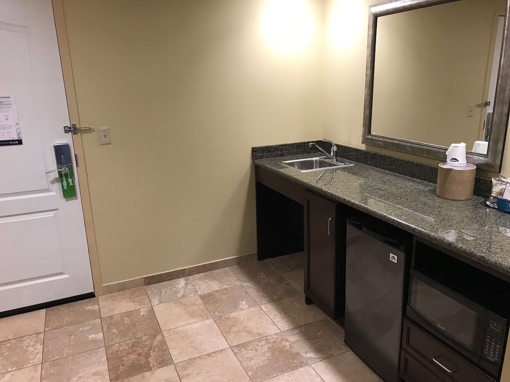 Hampton Inn Suites Austin Lakeway 31/69