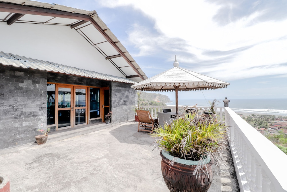 Adinda Beach Hotel and Villa by ZUZU 2/57