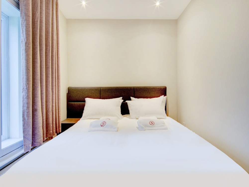 The Gissons Hotel 27/50
