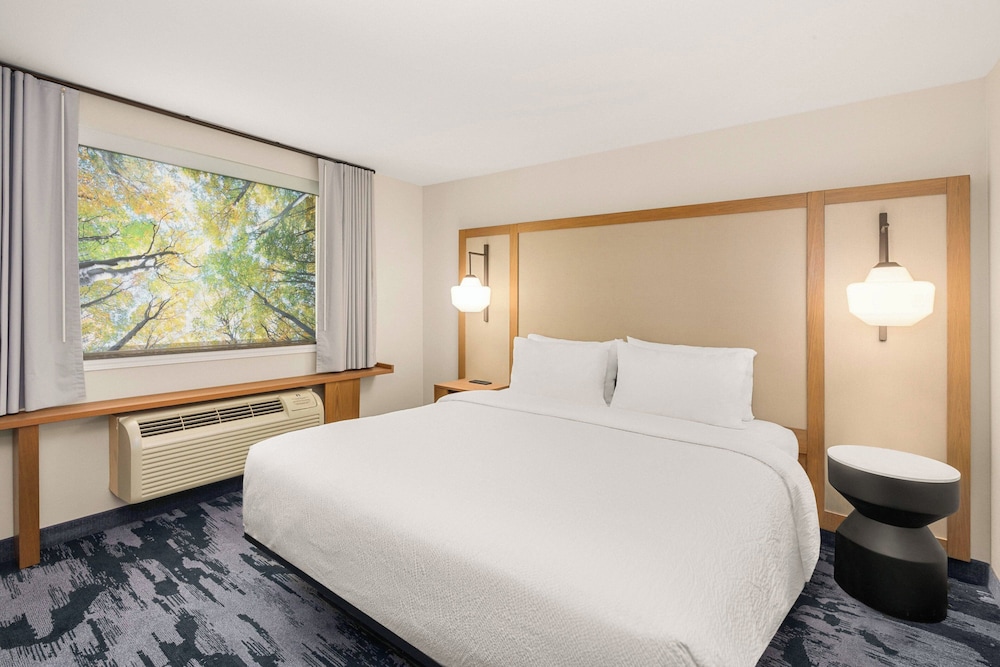 ROOM, KING BED, CITY VIEW