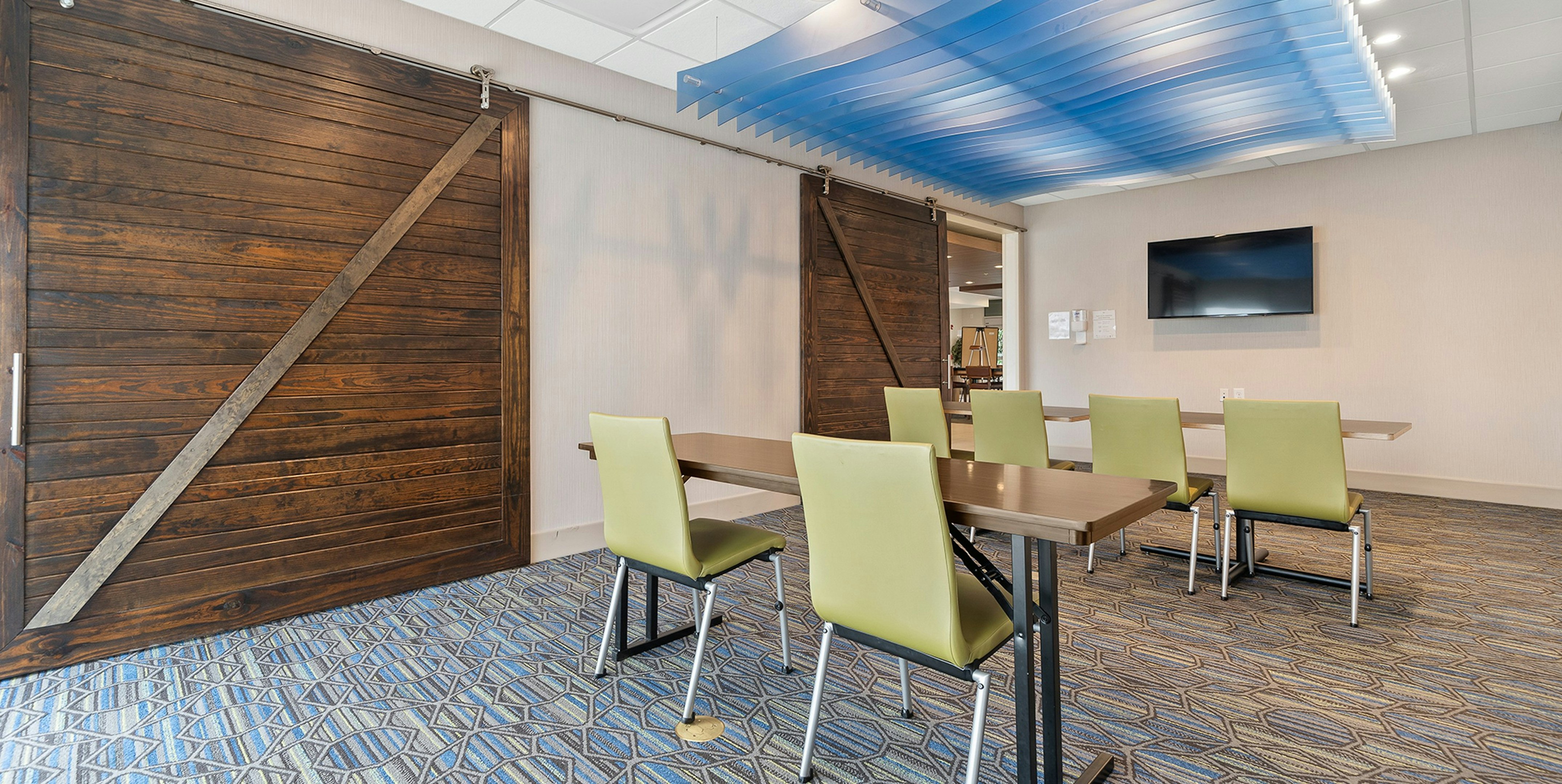 Holiday Inn Express Macon North 63/69