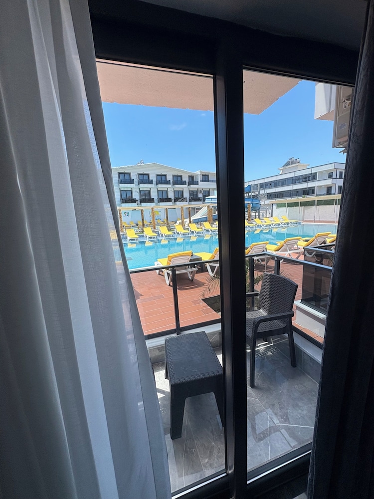 Atas Aqua Otel Avsa 38/51
