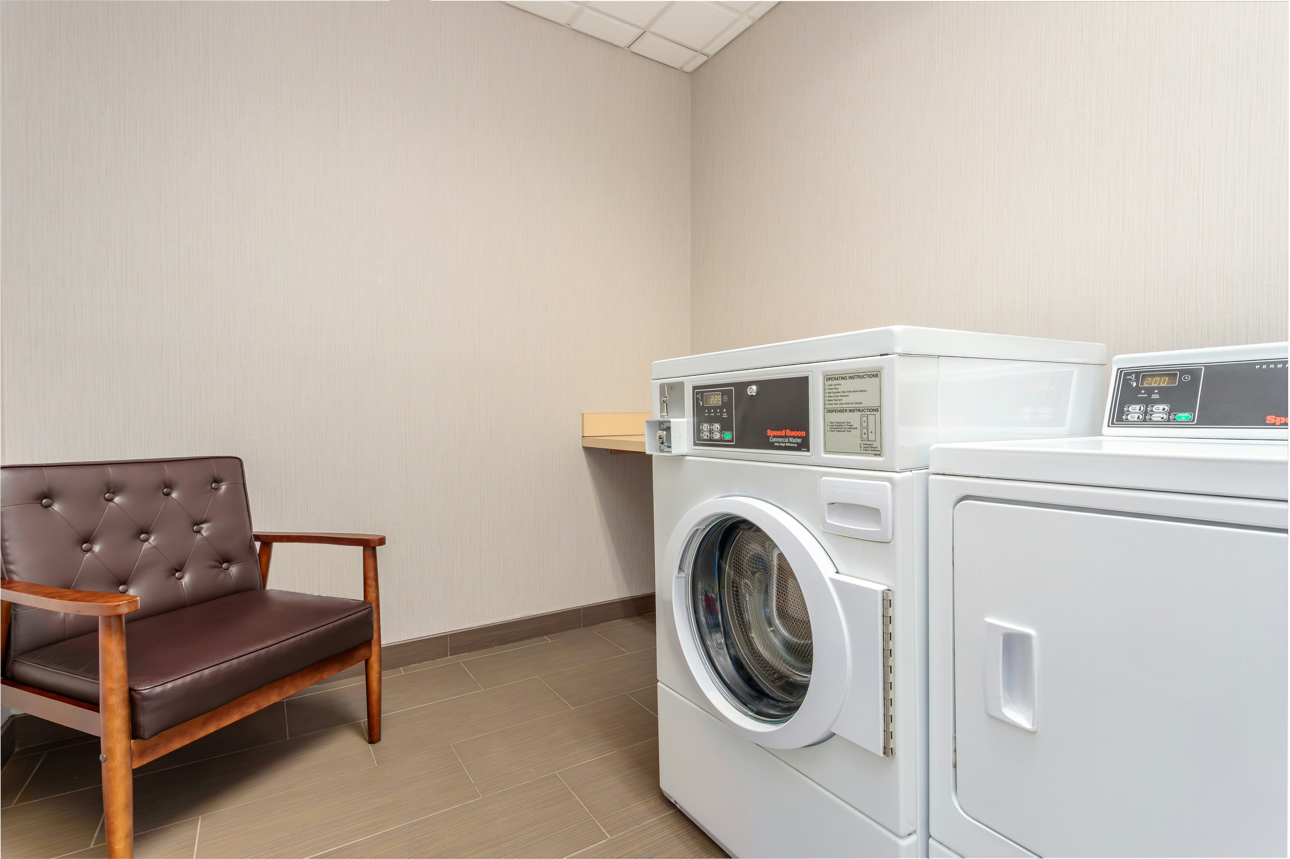 Hampton Inn & Suites Parkersburg Downtown 44/45