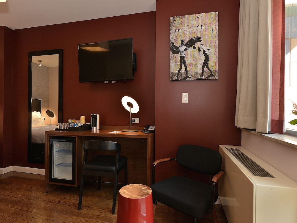 Hotel 32 32 67/78