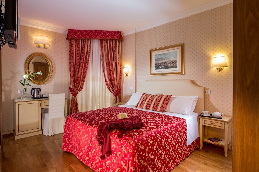 1 BEDROOM, BASIC, DOUBLE OR TWIN BED